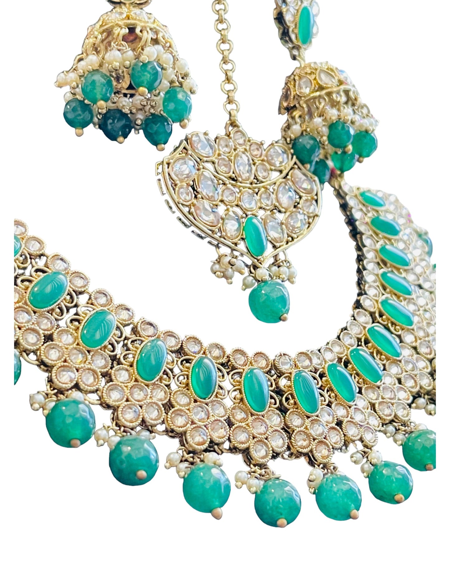 Elegant Gold and Green Jewelry Set